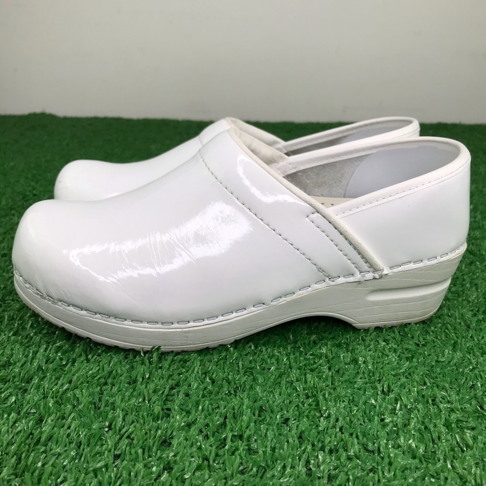 Sanita Women’s Nursing Clogs Patent Leather